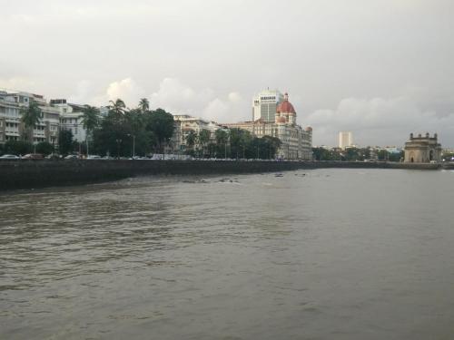 Strand Hotel – Bombay/ Mumbai, KY