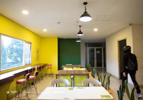 Easton Park Apartemen by 7RM in Cibiru