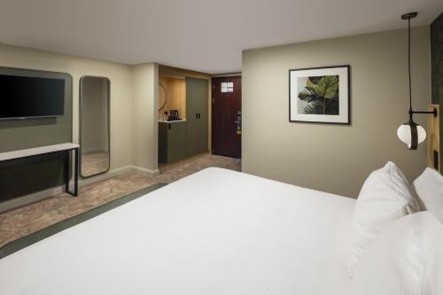 DoubleTree by Hilton Chester - image 7