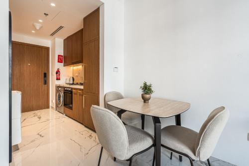Modern Studio Apartment with Outdoor views I Azizi 67 - image 8