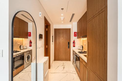 Modern Studio Apartment with Outdoor views I Azizi 67 - image 12