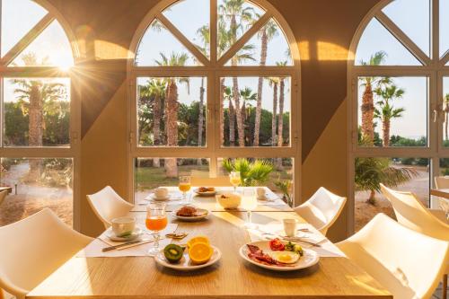 Restaurant, Hotel Baia di Conte Club & Resort in Mugoni