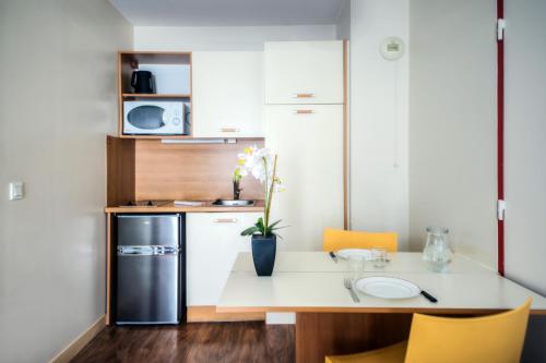 廚房, Comfort Aparthotel Saint-Nazaire Les Portes de l Ocean in 聖納澤爾