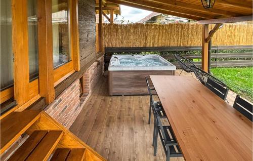 Stunning Home In Velika Jamnicka With Sauna - Location saisonnière - Pisarovina