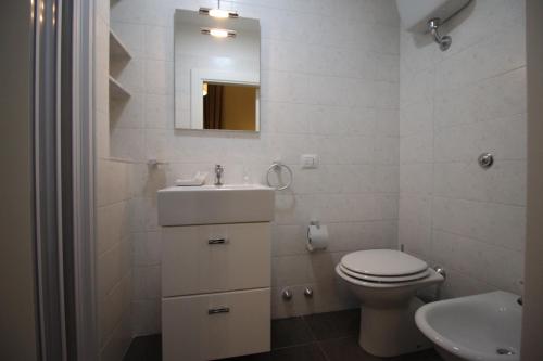 Deluxe Triple Room image 10