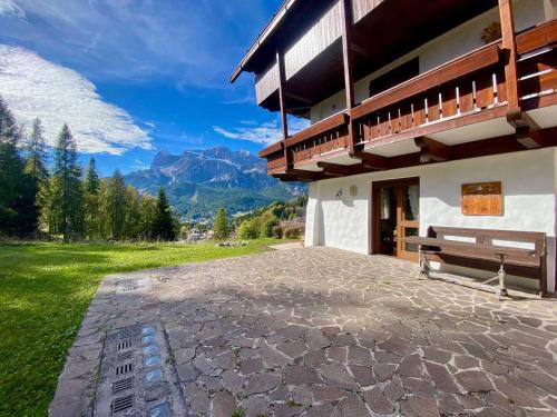 Charming ground floor flat with mountain views