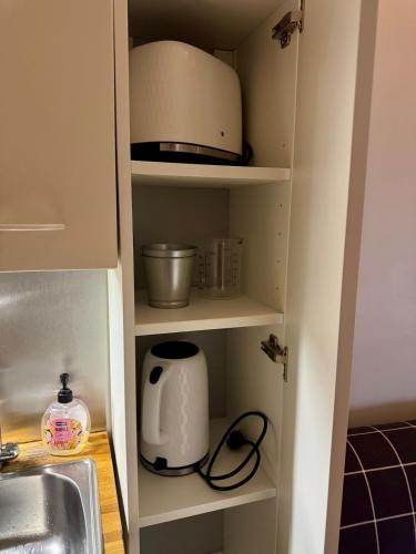 Kitchen, Cozy Apt with Sauna & Bath in Ullanlinna