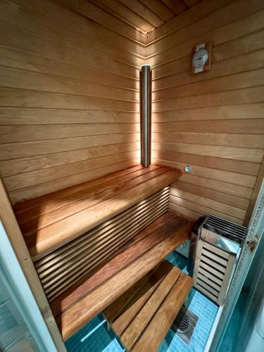 Cozy Apt with Sauna & Bath – khách sạn tại Ullanlinna