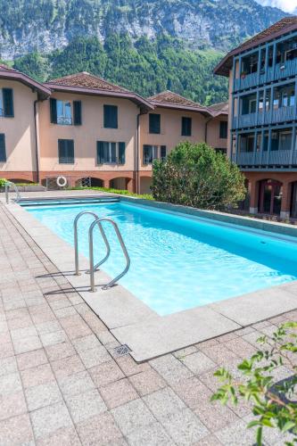 酒店外观, Surfers Studio near Interlaken, at lake with pool in 德利根