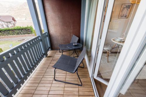 景观, Surfers Studio near Interlaken, at lake with pool in 德利根