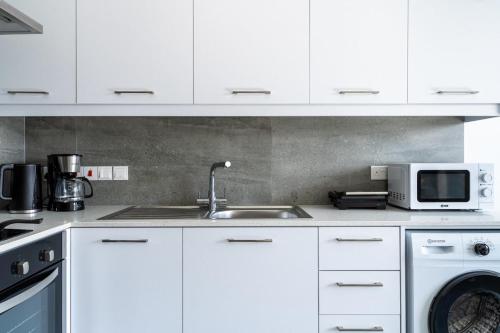 Azoria - Stylish 1-BR Apartment & Balcony in Kiti in Kiti