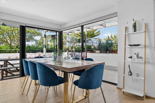 Redfern Penthouse - Stunning CBD views and Parking - image 13