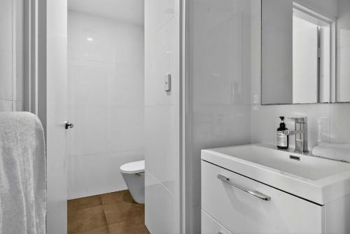 Redfern Penthouse - Stunning CBD views and Parking - main image