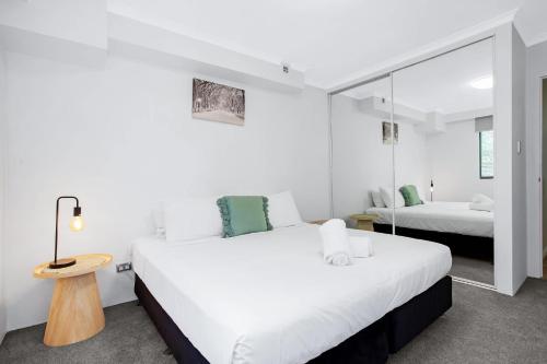 Pyrmont 2 Bed Apartment - Prime Location w parking - image 13