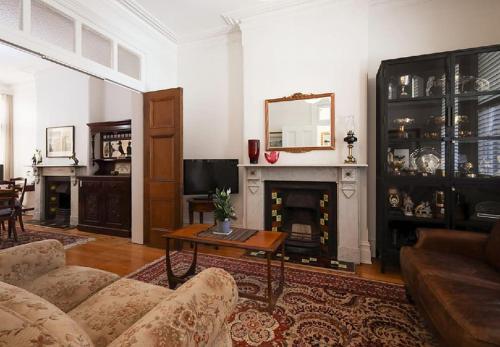 Charming 3-Bedroom Terrace in the Heart of Glebe - image 7