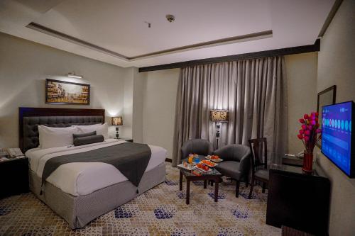 room detail thumbnail 2