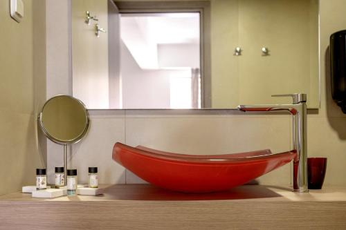 Eurohotel Katrin Suites - image 2