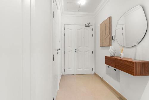 VayK - Vibrant and Great 1BR in the Marina - image 3