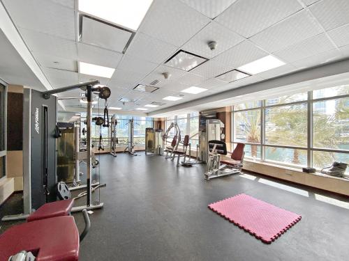 VayK - Exquisite 2BR with Panoramic Marina View - image 3