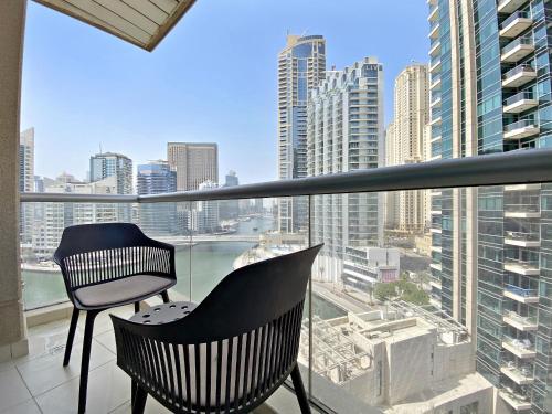 VayK - Exquisite 2BR with Panoramic Marina View - image 13