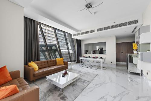 Vayk - Spacious and Vibrant 2BR Apartment in Business Bay - image 7