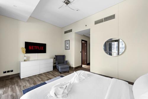 Vayk - Spacious and Vibrant 2BR Apartment in Business Bay - image 13