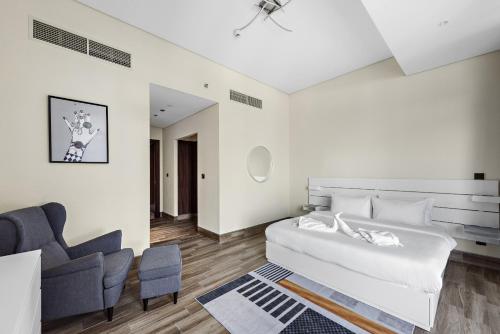 Vayk - Spacious and Vibrant 2BR Apartment in Business Bay - main image