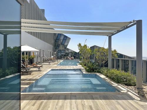 Vayk - Spacious and Vibrant 2BR Apartment in Business Bay - image 3