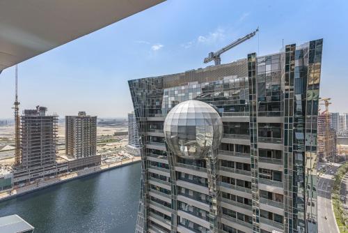 Vayk - Spacious and Vibrant 2BR Apartment in Business Bay - image 8