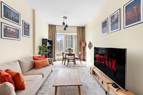 VayK - Welcoming and Warm 2BR in JLT - image 4