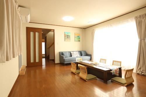 庭音日和 2つの半露天壺湯でくつろぐ宿 大家族向け広々一棟貸し 駐車場2台 浴室2箇所