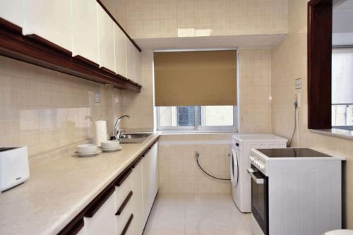 2 Bedroom Central & Spacious with Sea Views, Msida (zdjęcie 8)