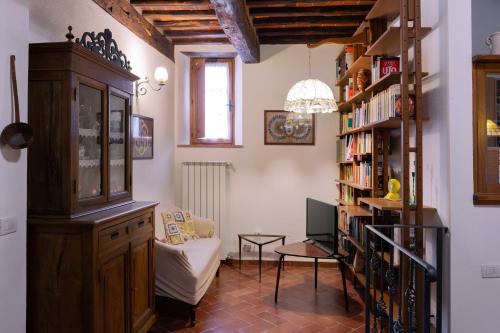 Pietre dell'antico borgo in Монтічіано