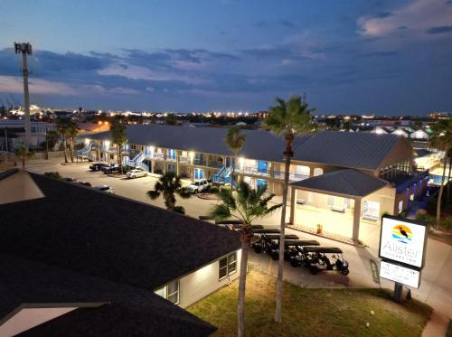 Exterior view, Alister Square Inn in Port Aransas (TX)