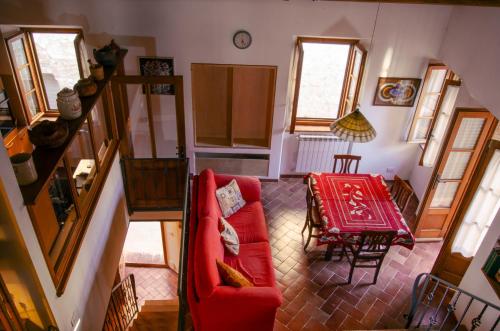 Вітальня, Pietre dell'antico borgo in Монтічіано