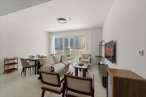 VayK - Feel the Festive Vibe in Cozy 1BR with Beach Access - image 7