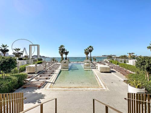 VayK - Feel the Festive Vibe in Cozy 1BR with Beach Access - image 12