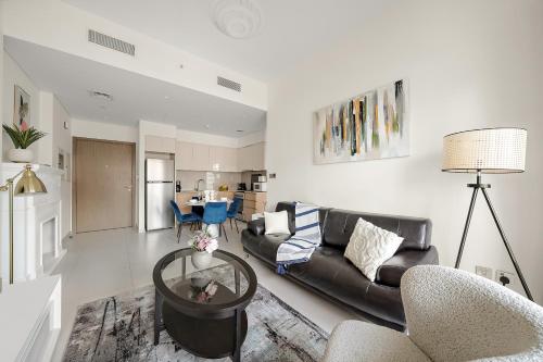 VayK - Iconic 1BR in Downtown - image 5