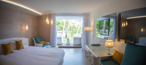 Δωμάτιο με θέα στη Θάλασσα, King Size Κρεβάτι και Παραθαλάσσια Βεράντα (Sea View Room with King size Bed and Beach Terrace)