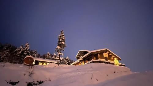 Luster Lodge