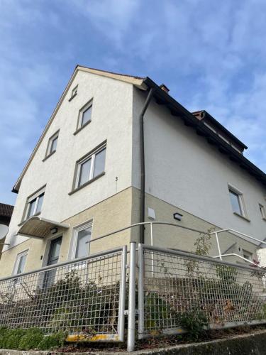 Widok z zewnątrz, Familien, Firmen und Gruppen willkommen - 3 Schlafzimmer, luxuriöse Einzelbetten, Nahe Ulm (Apartmenthaus, Ferienwohnung Gluck fur Familien,Firmen,Gruppen,Monteure,3 Schlafzimmer bis 6 Persone) in Eselsberg