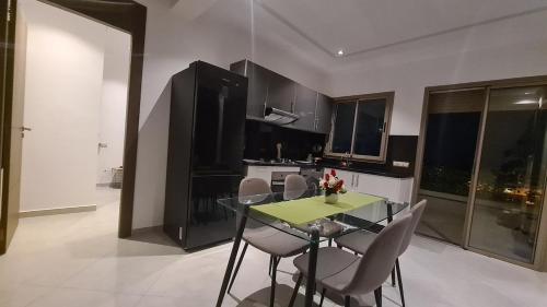 Appartement sans vis-à-vis (Appartement sans vis-a-vis) in เคนิทร่า