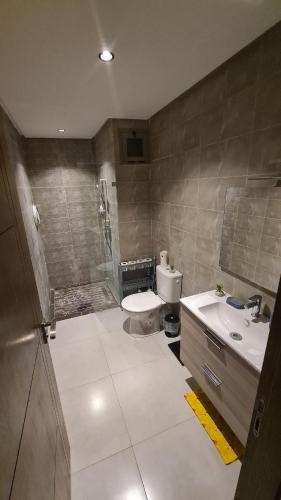 Appartement sans vis-à-vis (Appartement sans vis-a-vis) in เคนิทร่า
