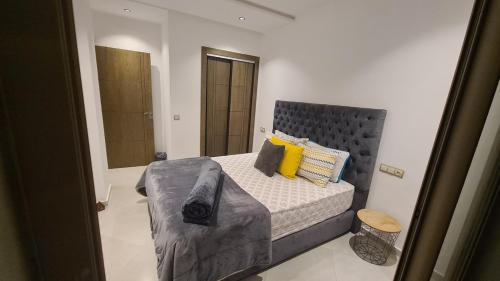 Appartement sans vis-à-vis (Appartement sans vis-a-vis) in เคนิทร่า