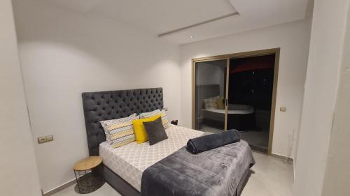 Appartement sans vis-à-vis (Appartement sans vis-a-vis) in เคนิทร่า