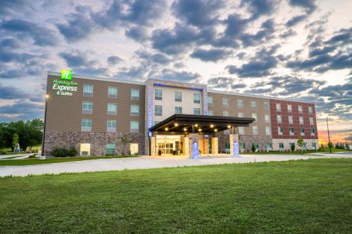Holiday Inn Express & Suites Cedar Rapids Nw - Marion, An Ihg Hotel