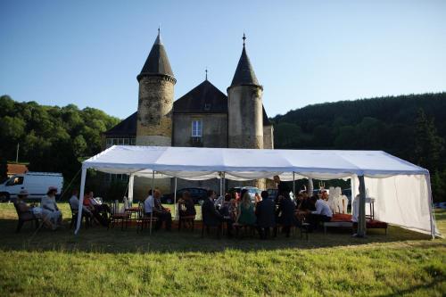 Chateau de Sainte Colombe Sur Gand