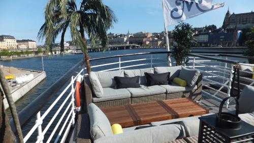 บริการและสิ่งอำนวยความสะดวก, มาลาร์ดรอตนิงเงน ยอชต์ โฮเต็ล แอนด์ เรสเทอรองต์ (Malardrottningen Yacht Hotel & Restaurant) near พระตำหนัก