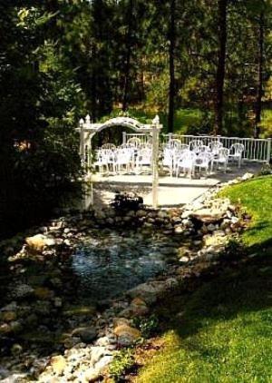 River Cove Elegant Waterfront Bed & Breakfast - 정원