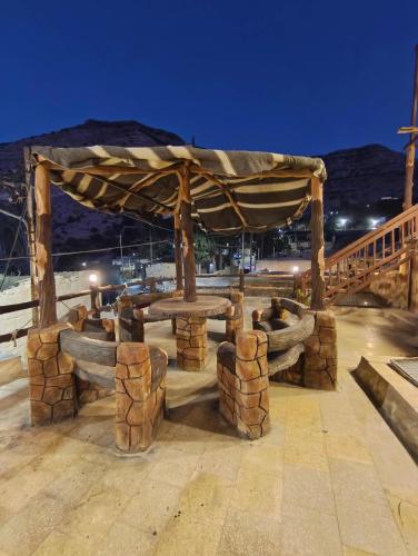 Dana Gate Lodge in Dana